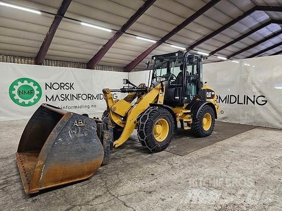 CAT 908M Колесни товарачи
