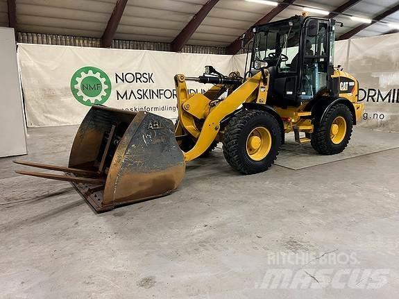 CAT 908M Колесни товарачи