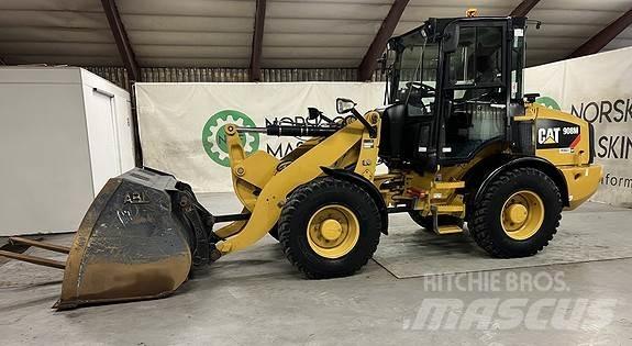 CAT 908M Колесни товарачи
