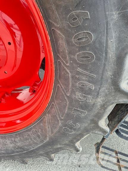 CLAAS 8690 Трактори