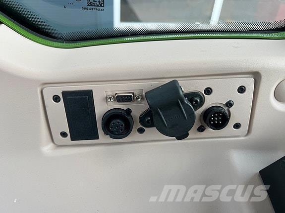 Fendt 211 Profi+ Трактори