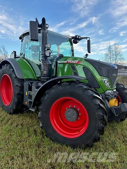 Fendt 724 Profi+ Трактори
