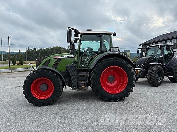 Fendt 724 VARIO Трактори