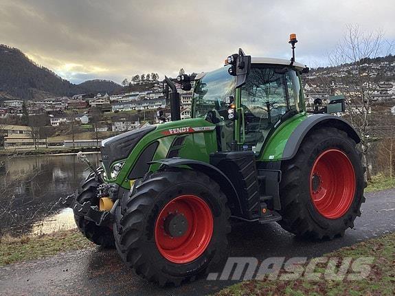 Fendt 724 VARIO Трактори