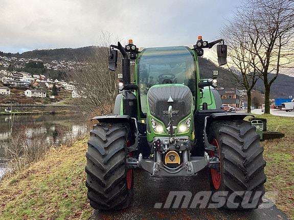 Fendt 724 VARIO Трактори