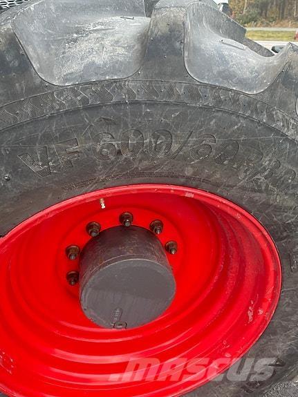 Fendt 828 Vario Трактори