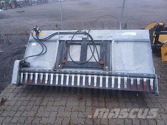 Globus GSK 1600 Разстилачки на пясък и сол