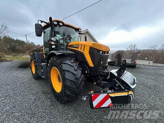 JCB FASTRAC 4220 Трактори