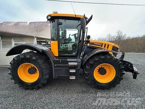 JCB FASTRAC 4220 Трактори