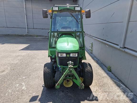 John Deere 2032R Трактори