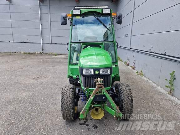 John Deere 2032R Трактори