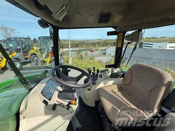 John Deere 3720 Трактори