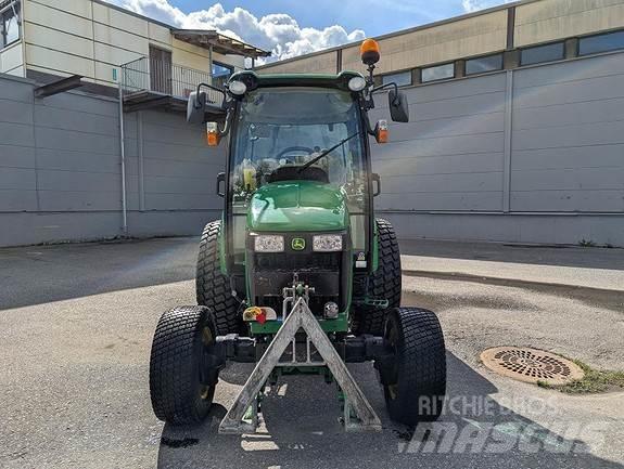 John Deere 4720 Трактори
