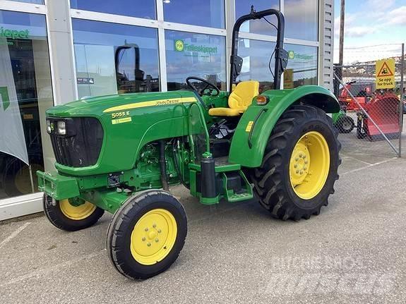 John Deere 5055E Трактори