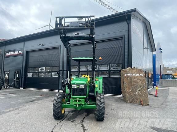 John Deere 5055E Трактори