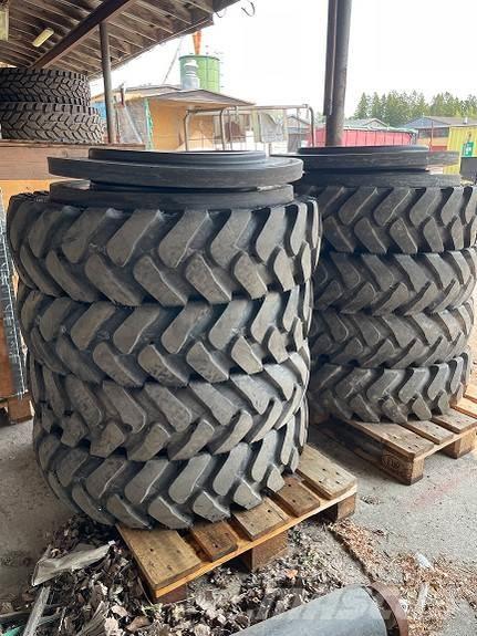 Kumho 10.00-20 Колелета/Гуми