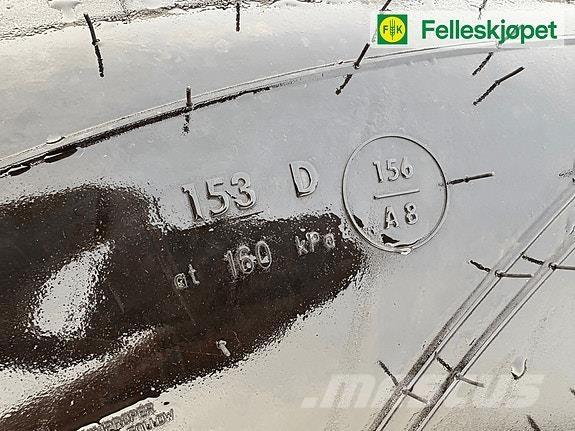 Mitas dekk Трактори