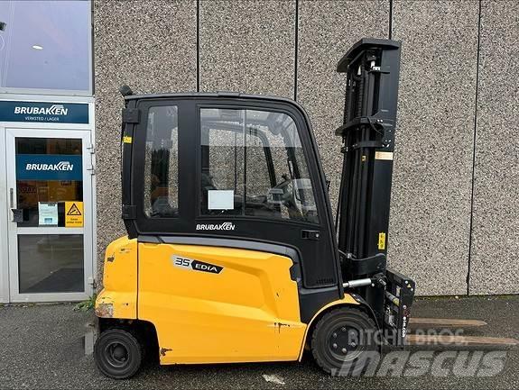 Mitsubishi FB35N Дизелови камиони