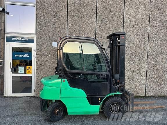 Mitsubishi FD25N Дизелови камиони