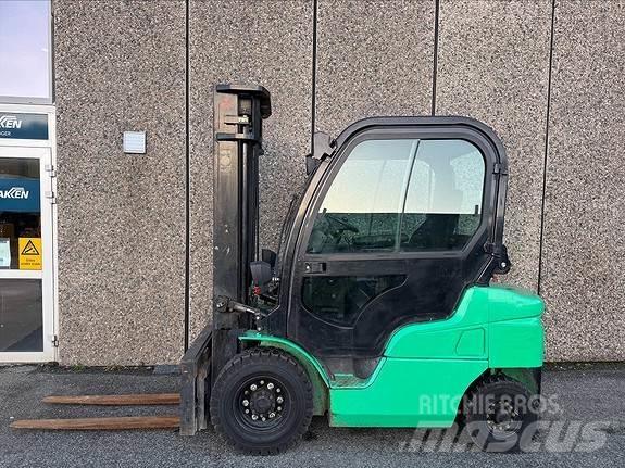 Mitsubishi FD25N Дизелови камиони
