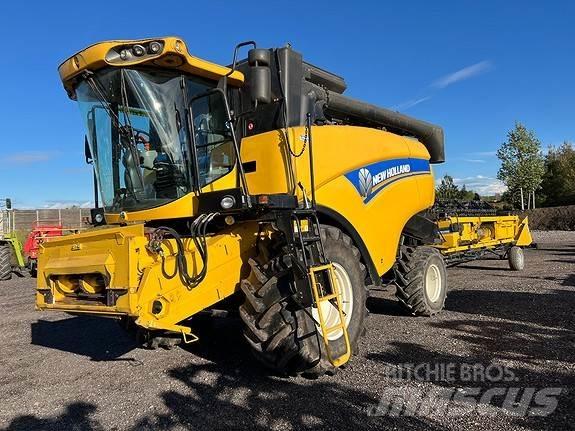 New Holland CX5080 Комбайни