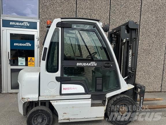 Nissan FD25 45434 Дизелови камиони