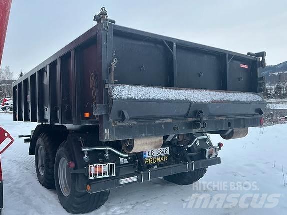 Pronar T 185 Ремаркета за бали