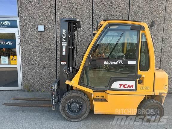 TCM FD25 Дизелови камиони