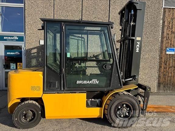 TCM FD50 Дизелови камиони