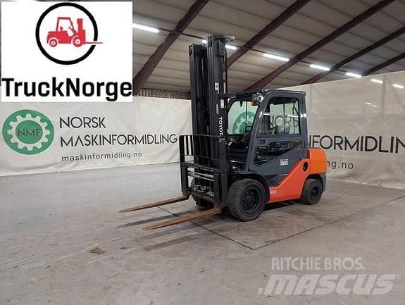 Toyota 52-8FDJF35 Дизелови камиони