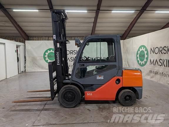 Toyota 52-8FDJF35 Дизелови камиони