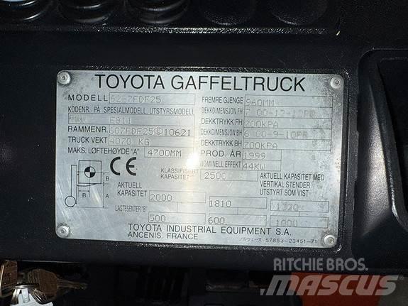 Toyota 62-FDF25 Дизелови камиони
