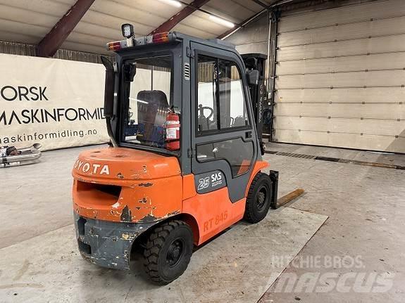 Toyota 62-FDF25 Дизелови камиони