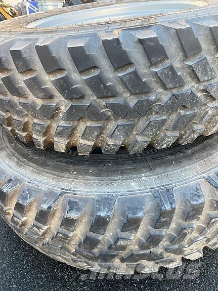  TRI Nokian Колелета/Гуми