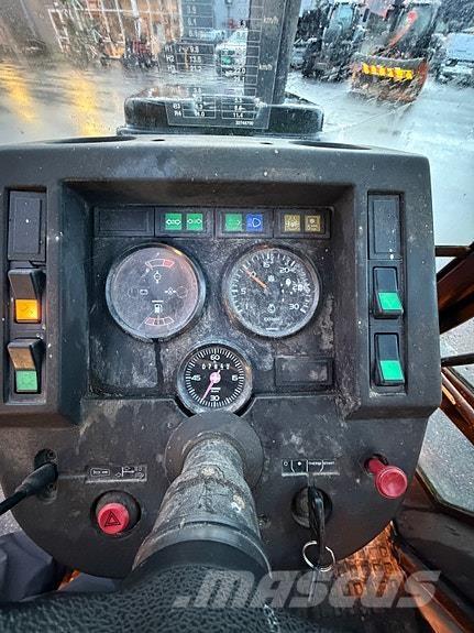 Valmet 665S Трактори