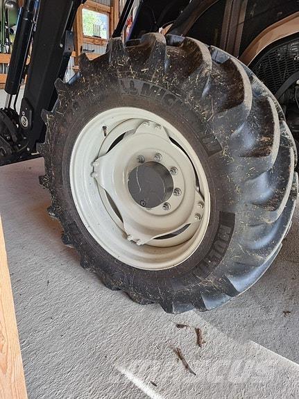 Valtra  Трактори