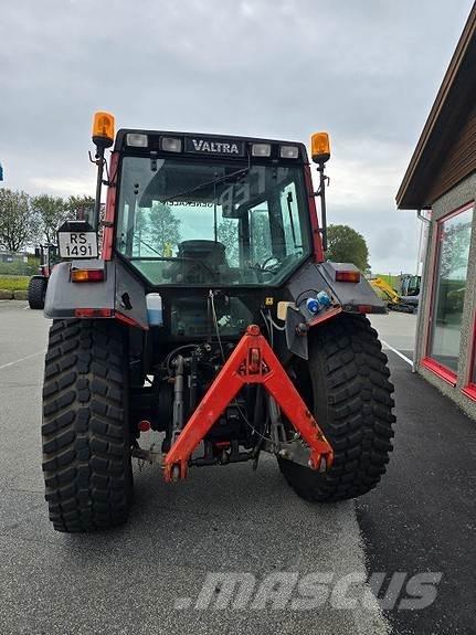 Valtra 6400 Трактори