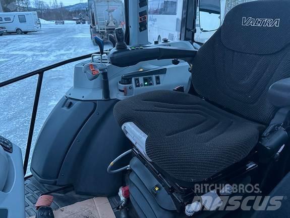 Valtra A105H Трактори