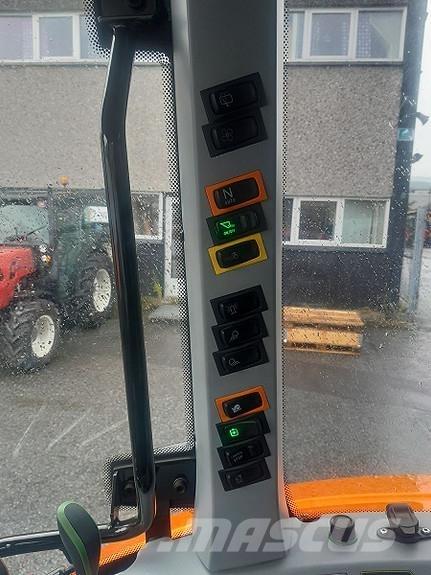 Valtra A114 Трактори