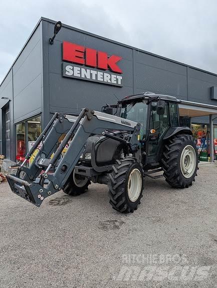 Valtra A83 Трактори