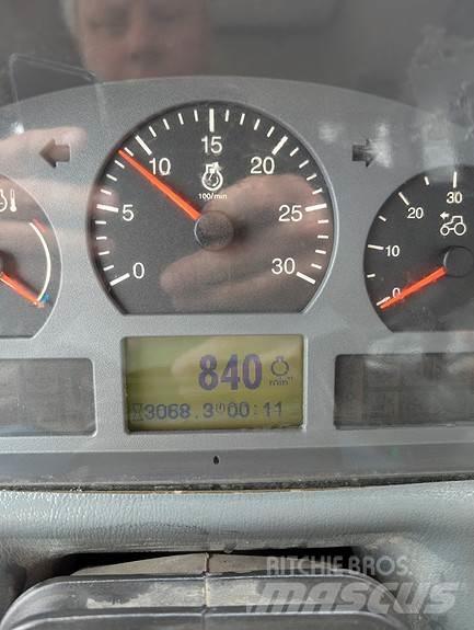 Valtra A83 Трактори