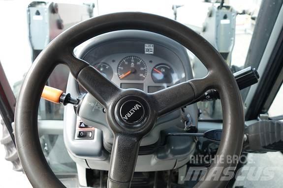 Valtra A83 Трактори