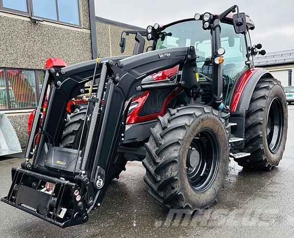 Valtra G135 Active Трактори