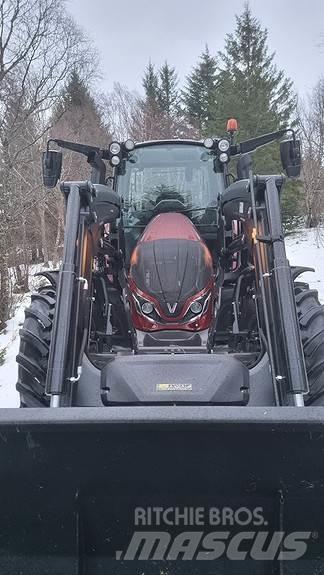 Valtra G135A Трактори