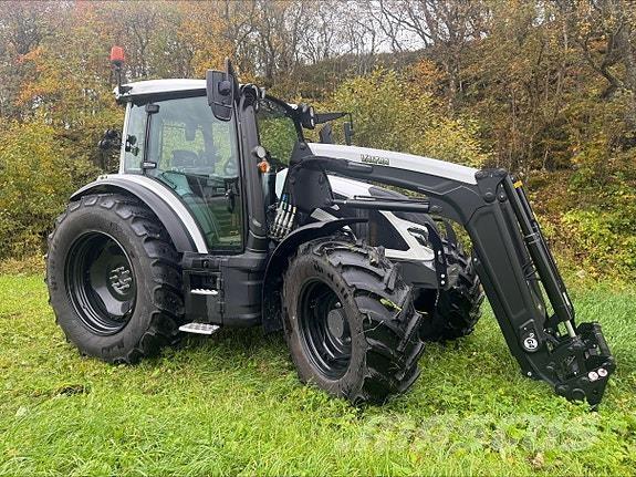 Valtra G135A Трактори