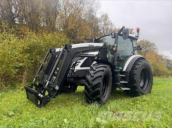 Valtra G135A Трактори