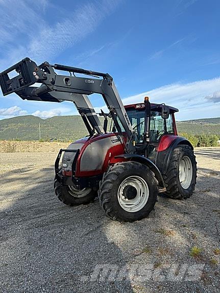 Valtra M150 Трактори