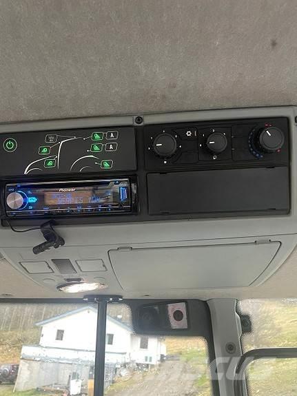 Valtra N134 Active Трактори
