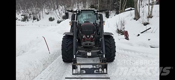 Valtra N134D Трактори