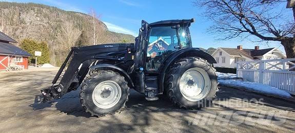 Valtra N135 Трактори
